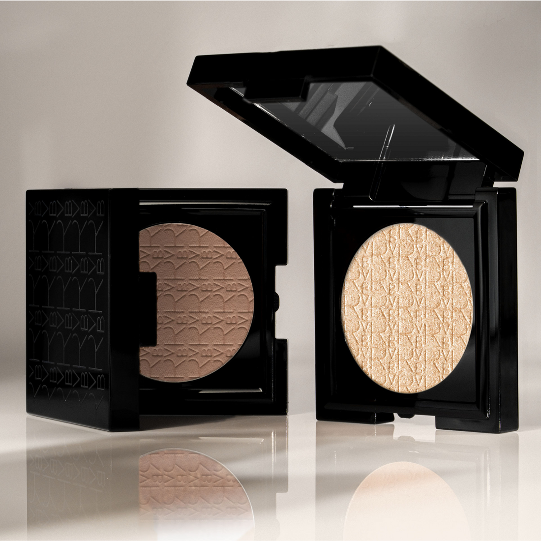 Mono pearly eyeshadow